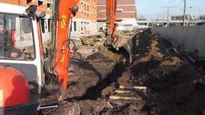 Копка траншеи под кабель мини экскаватором Kubota- Спецтехника39