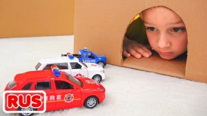 Влад и Ники играют с большой коробкой для игрушечных МАШИН! Видео для детей.