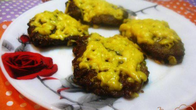 Куриная печень под сырной шубой