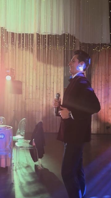 SHORTS Группа работает ведущий танцует