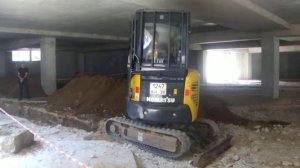Миниэкскаватор Komatsu PC20 работа в подвале по прокладке канализации. Калининград