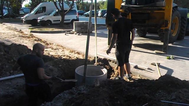 ⚠Нарушаем ТБ⛔монтаж колодца экскаватором JCB 4CX - Спецтехника39 смотреть онлайн