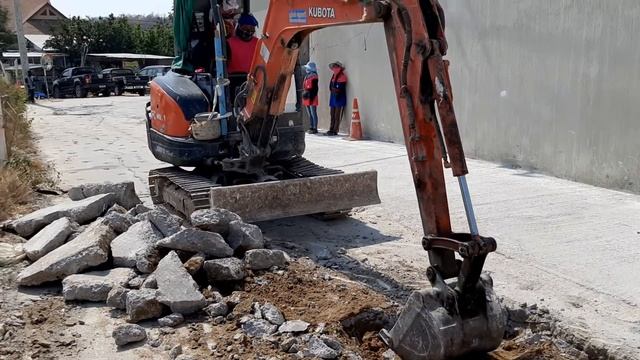 Несчастная Кубота kx91 под управлением безбашенного тайца | Как не надо делать! смотреть онлайн