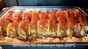 Попробовала в гостях мясо, запеченное в духовке _По деревенски__ вкусное блюдо .