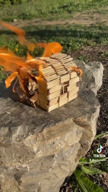 Сгорел дом в Уфе 🔥 на огонь можно смотреть вечно #сгорел #пожар #спички смотреть онлайн