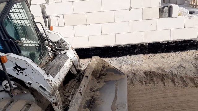 Тест вездехода Бобкэт. Бобкет погрузчик с гусеницами McLaren поверх колес. Спецтехника39 Калининград смотреть онлайн