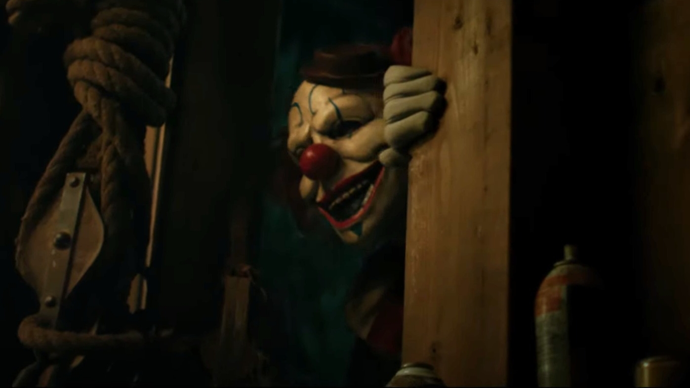 Смотрим трейлер предстоящего слэшера «Клоун на кукурузном поле» смотреть онлайн