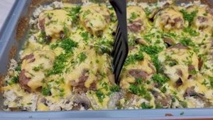 Беру мясной фарш, картофель, грибы_ показываю какой вкусный ужин, а можно и обед.