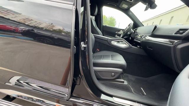 Mercedes GLS - установка электрических выдвижных порогов и бесштыревых доводчиков