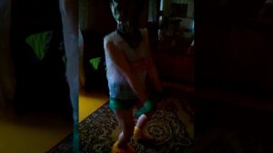 девушка проиграла в карты и тут понеслось))смотреть с 57 секунды. ахах