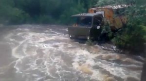 Камаз через реку