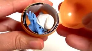 Открываю шоколадные яйца