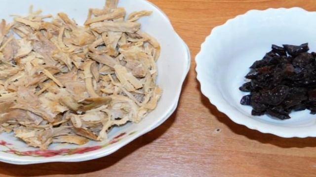 Мясной салат с черносливом