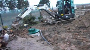 Установка септика для дома мини-экскаватором Bobcat E32 - Спецтехника39