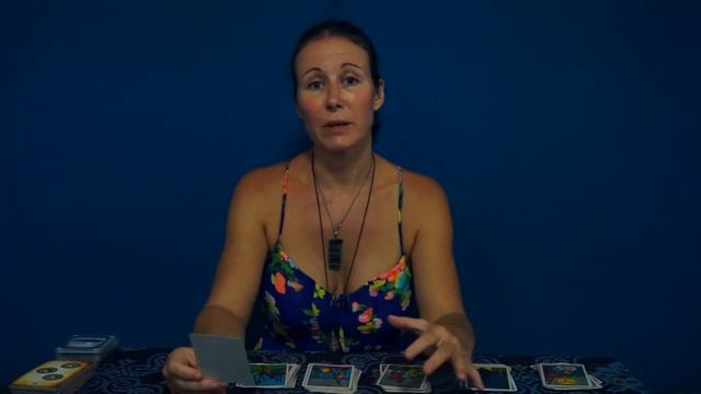 How to read the Six of Pentacles Tarot Card: Description in 3 minutes смотреть онлайн