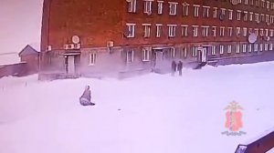 Снегоход перевернулся