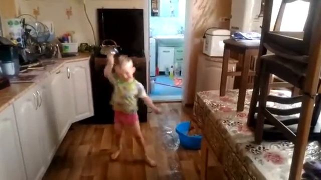 Веселая уборка на кухне смотреть онлайн