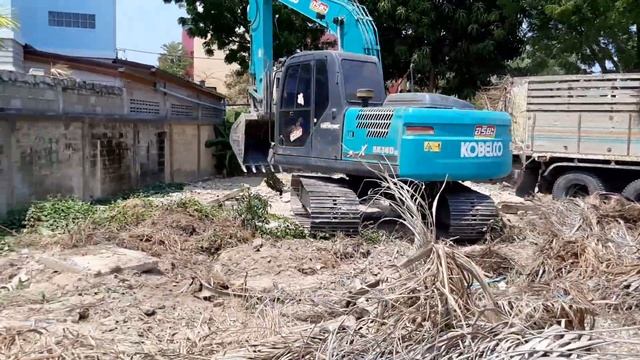 Экскаватор ломает фундамент смотреть онлайн