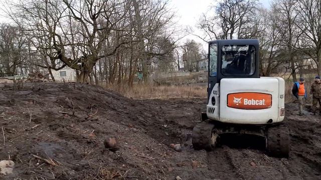 Бобкэт в работе на реконструкции рыцарского замка Вальдау [Спецтехника39] смотреть онлайн