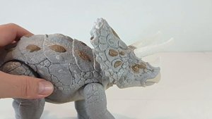 Mattel Jurassic World Epic Evolution Gigantic Trackers Triceratops