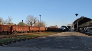 [CFM] Тепловоз ТЭ33АС-3012 с поездами №№ 105 и 351, отправление со станции Кишинёв