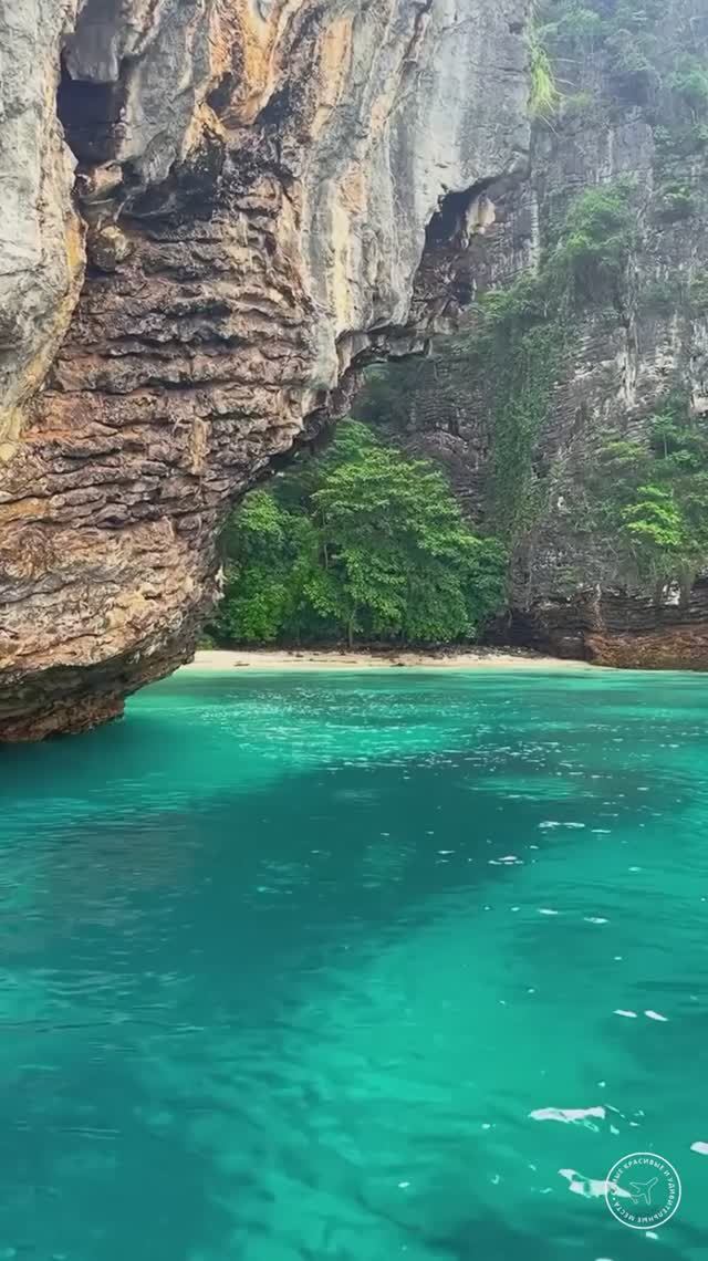 Скрытый пляж. Остров Пода, Краби, Таиланд.
