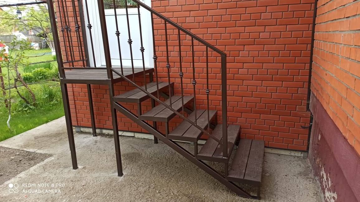 Лестница в дом с площадкой смотреть онлайн