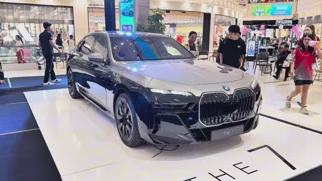BMW 7 Series 2025 - Интерьер и Экстерьер