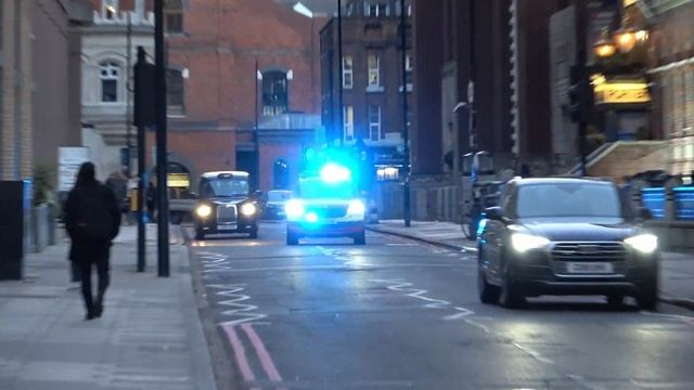 Helicopter Emergency Medical Service (HEMS) Skoda Kodiaq responding - London's Air Ambulance Charit