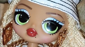 Свэг ЛОЛ ОМГ Фирс, нежданно негадано появившаяся кукла в семье кукол тёти Алёны, осталась на ПМЖ