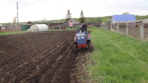 Минитрактор КМЗ вспашка 17 05 2015