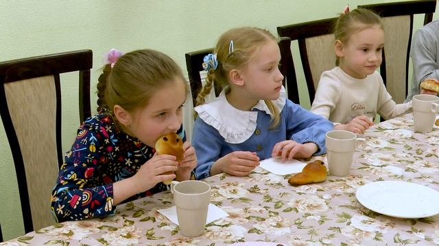 Жаворонки это маленькие хлебцы в форме птичек, символизирующие весну и возрождение природы. Трапеза. смотреть онлайн