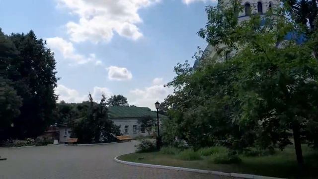 В Свято-Тихоновой пустыни тихо. ч.2. Никольский храм. Успенский собор. Калужская обл. смотреть онлайн