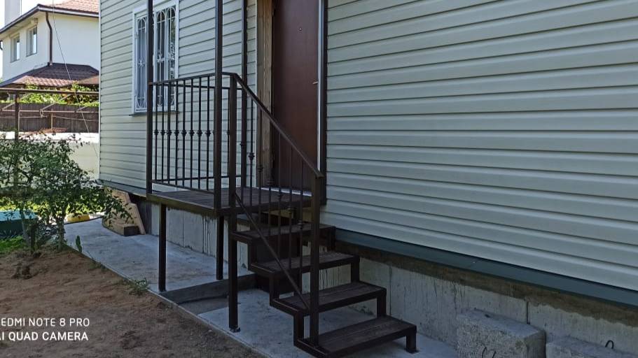 Уличная лестница с навесом смотреть онлайн