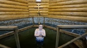 В купели св. Симеона храма Петра и Павла. Село Усть-Салда, Верхотурского района, Свердловской област