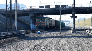 Тепловоз 2ТЭ10М-3077 и электровоз ЭП1-147