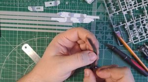 Установка сгибаемых гусениц на модель танка в 72-м масштабе.