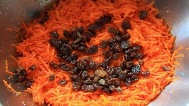 Морковное печенье с изюмом