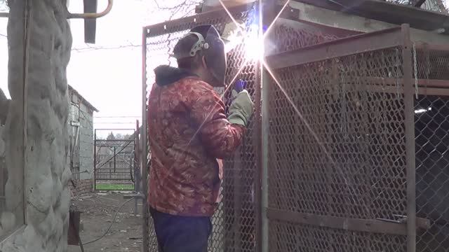 ВЫПУСТИЛ НА ПРОГУЛКУ смотреть онлайн