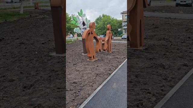 Как вам кажется, лучше деревья или открытое пространство?