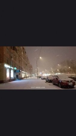 Снег пушистый очень красивый
