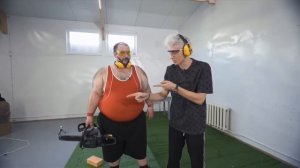 А4 - Самый СИЛЬНЫЙ Человек В МИРЕ vs Бронированное Стекло с 1000$