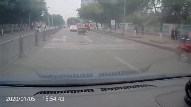 Road Accident China Car Crash Caught on Camera 27 смотреть онлайн