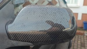 ламинация карбоном. установил левую накладку зеркала