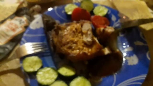 Всем Светлой Пасхи. Антрекоты гриль со свежими овощами и соусом HEINZ .