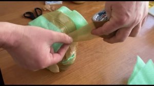 Упаковка банки мёда для отправки клиенту