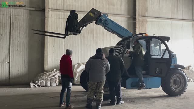 Сервисные работы на телескопическом погрузчике JHC 2022 года выпуска смотреть онлайн