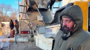 Как идёт подача через бетононасос в бетонораздаточную стрелу. Первая пробка!