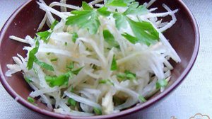 Салат из редьки с яблоком