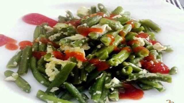 Спаржевая фасоль с яйцом